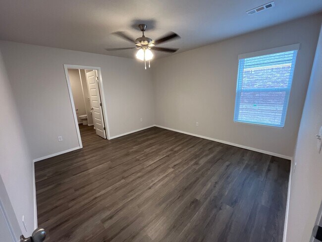 Building Photo - 3085 Vail Ave