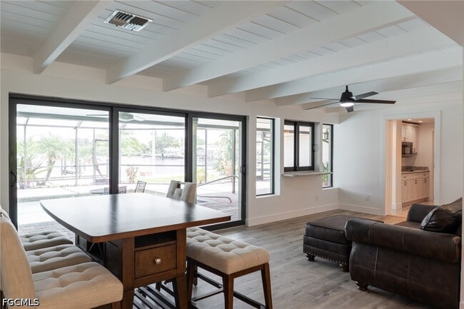 Building Photo - 14562 Riverside Dr