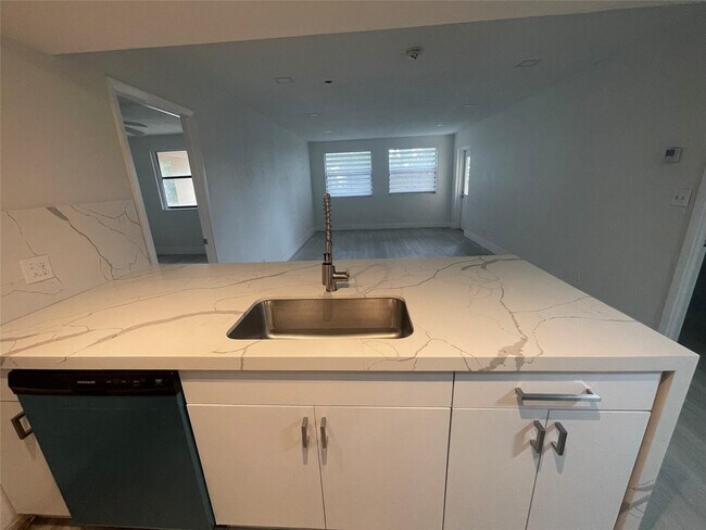 Building Photo - 8100 Geneva Ct