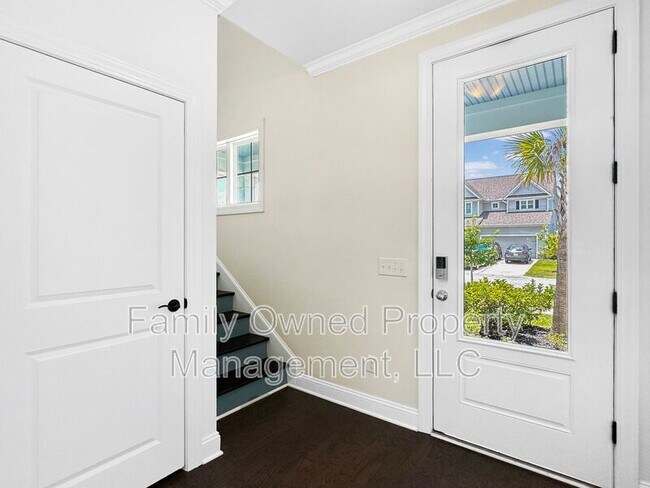 Building Photo - 128 Whaler Ave