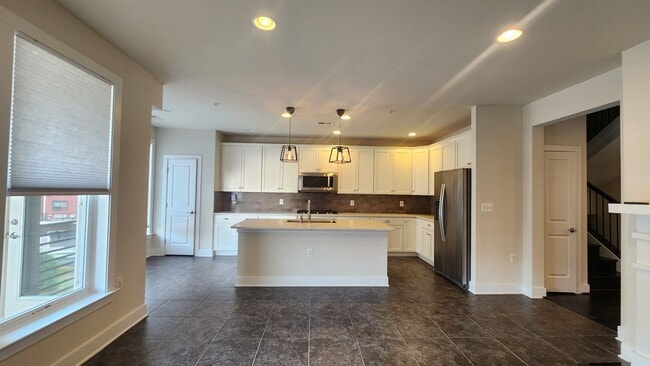 Building Photo - 3 BR Plus Den and Garage in Potomac Yard!