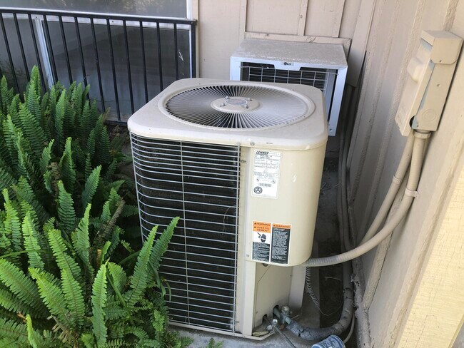 Building Photo - 77805 California Dr