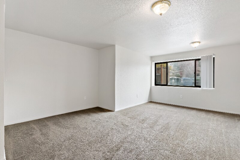 Building Photo - 9701 Woodlawn Ave N