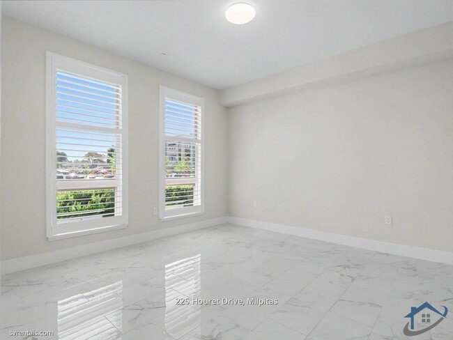 Building Photo - 225 Houret Dr