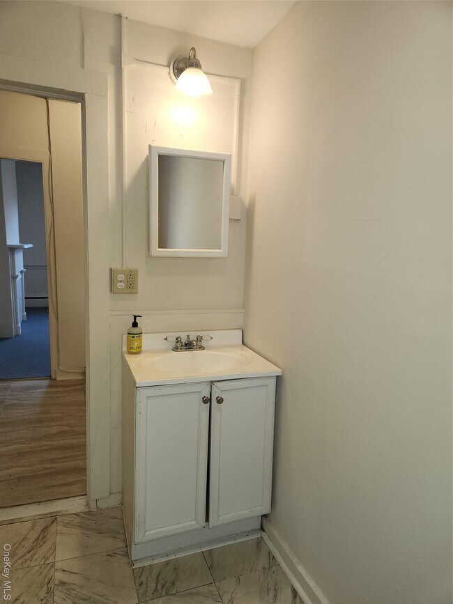 Building Photo - 5635-5639-5639 NY-82