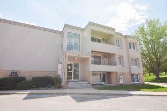 Building Photo - Rare 3bedroom Valhalla condo - basic cable & internet included!