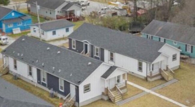 Building Photo - 2000 Huff Pl