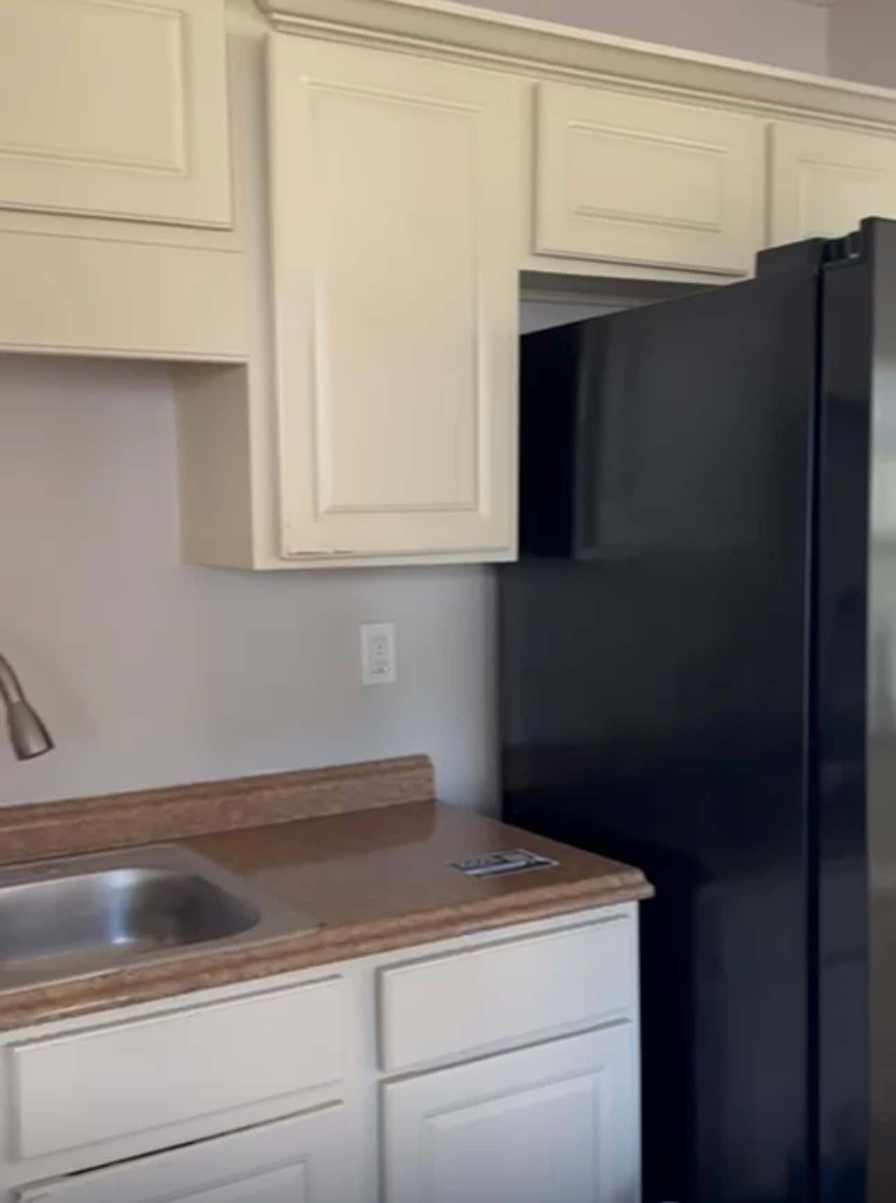 Building Photo - 1138 School Side Dr