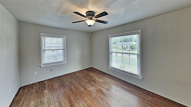 Building Photo - 2817 Clermont Pl