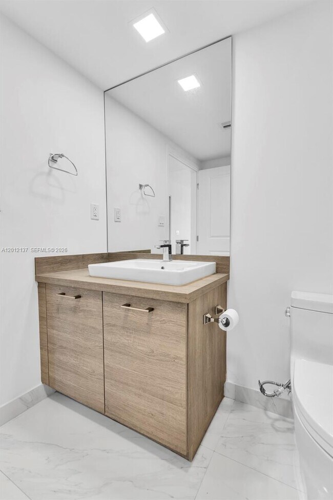 Building Photo - 400 Sunny Isles Blvd