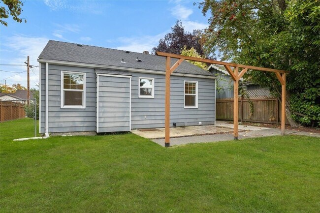 Building Photo - South D Street