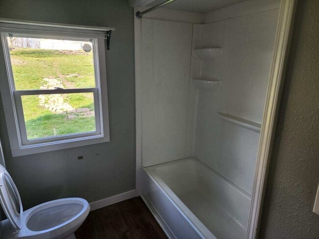 Building Photo - 3 Bedroom House for Rent