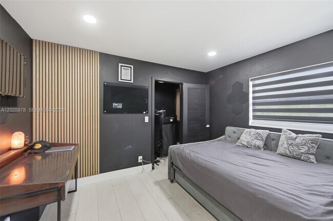 Building Photo - 9935 Ramblewood Dr