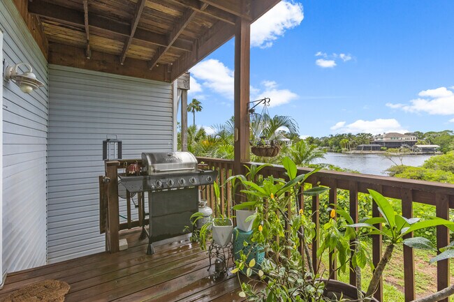 2nd floor deck - 574 Ryans Woods Ln
