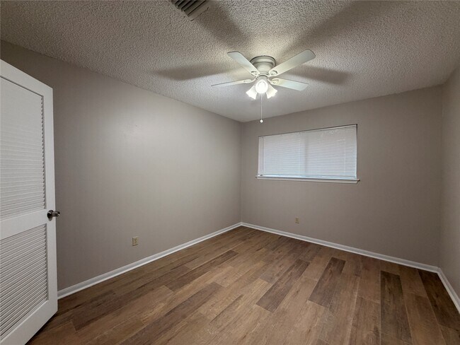 Building Photo - 13015 Shady Knoll Ln