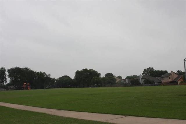 Building Photo - 655 Meadowbrook St