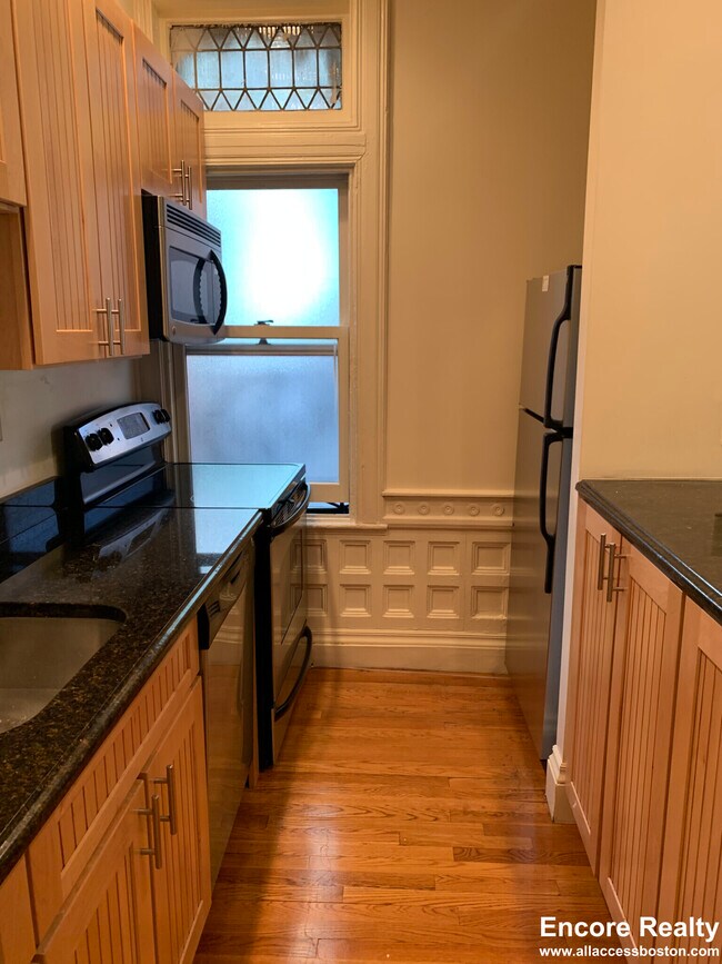 Building Photo - 195 Commonwealth Ave