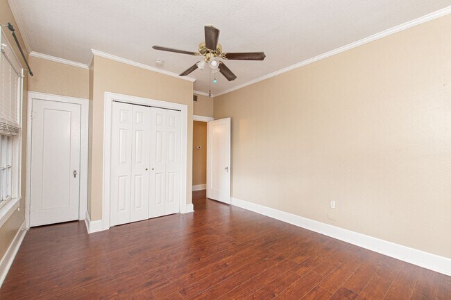 Building Photo - Spacious 4 Bed / 2 Bath Home with Garage & Fenced Backyard in Central Temple