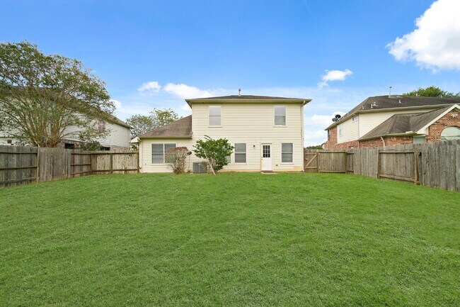 Building Photo - Spacious 4-Bedroom Home in Winfield Lakes