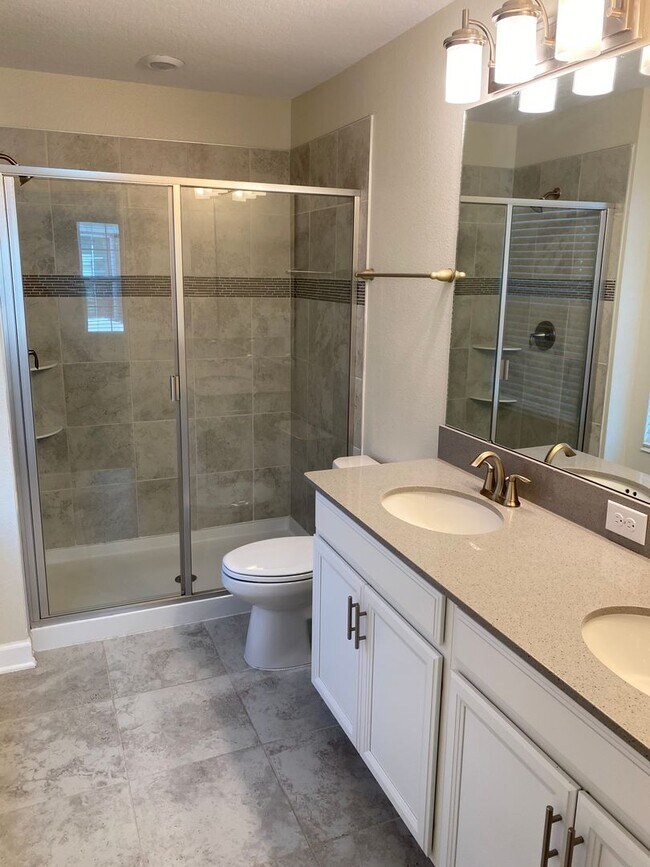 Building Photo - STOREY PARK - 3BR/2.5BA TOWNHOME WITH 2 CAR GARAGE