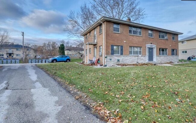 Building Photo - 7233 W Lakefield Dr