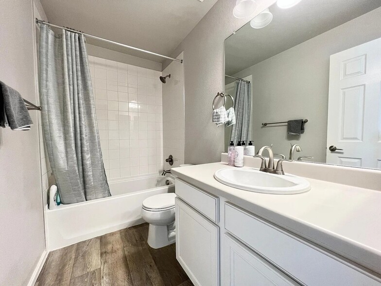 Full bath upstairs - 16061 Bolling Dr