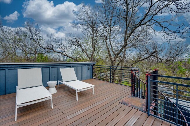 Building Photo - 2005 Bluebonnet Ln