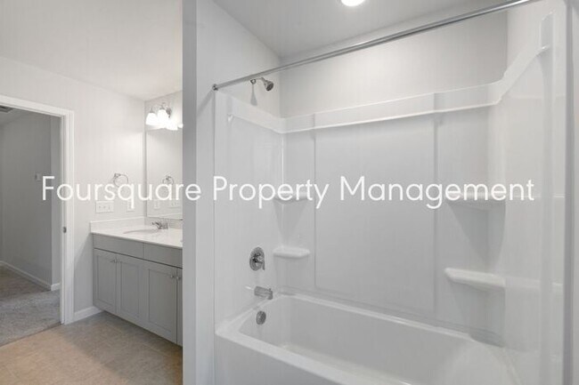 Building Photo - Bright 3-Bed 2.5-Bath End-Unit Townhome with Washer/ Dryer, Granite Kitchen & 2-Car Garage.Conven...