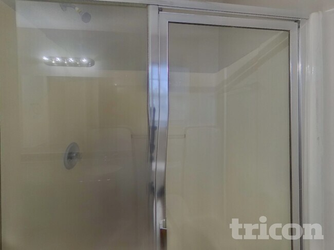 Building Photo - 5000 Poplar Glen Dr