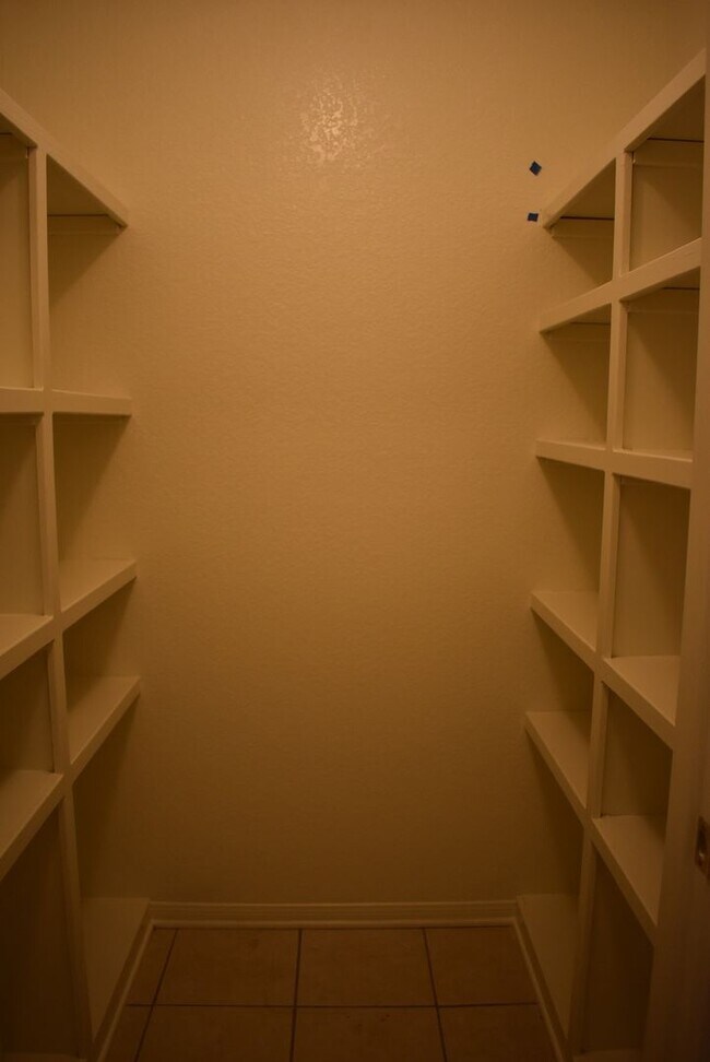 Building Photo - 907 Crymes Ln