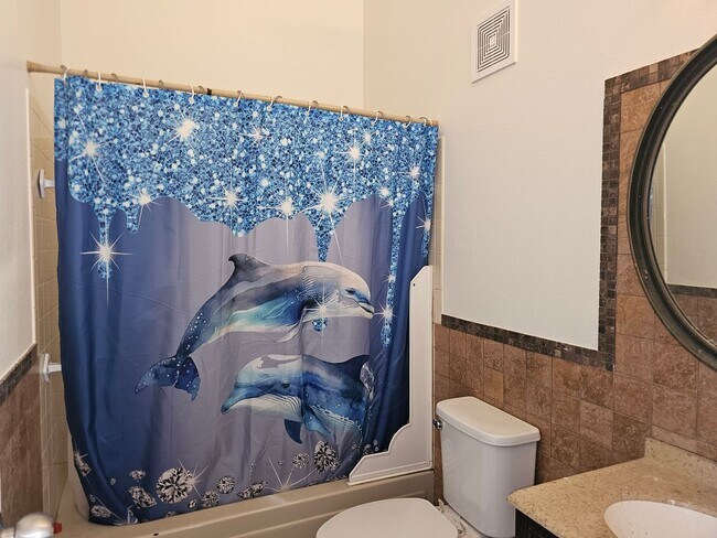 Building Photo - 3 Bedroom Raised Ranch Duplex with Garage Space