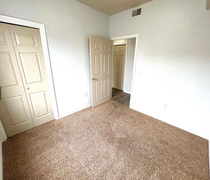 Building Photo - 175 Albion Village Way