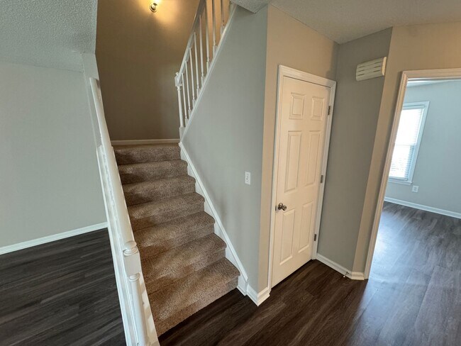 Building Photo - Gorgeous Three Bedroom Home!