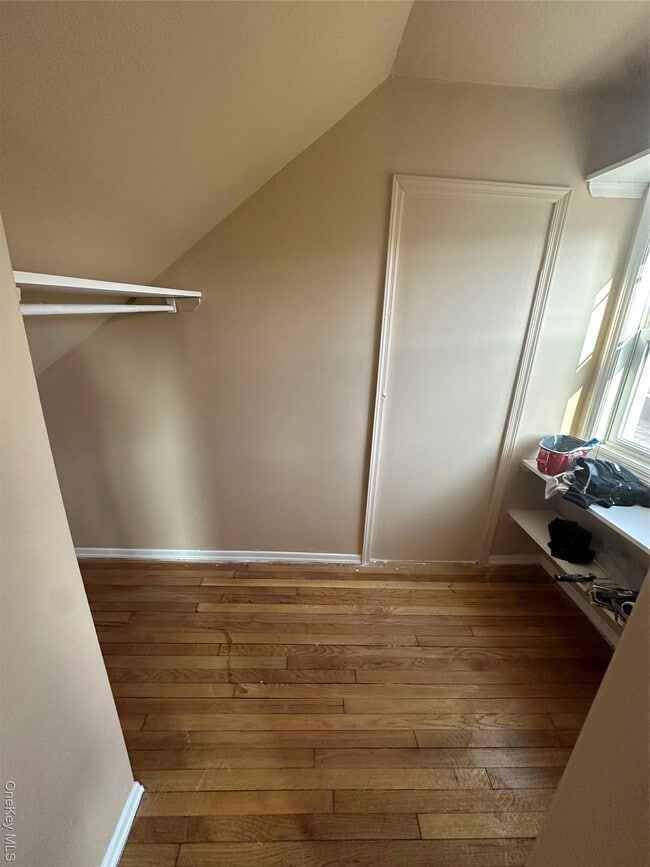 Building Photo - 290 Woodbury Rd