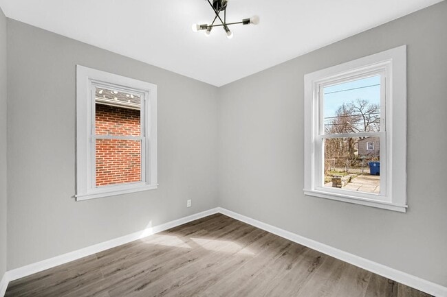 Building Photo - 735 Porter St