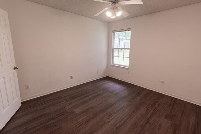 Building Photo - 3700 Wakefield Dr