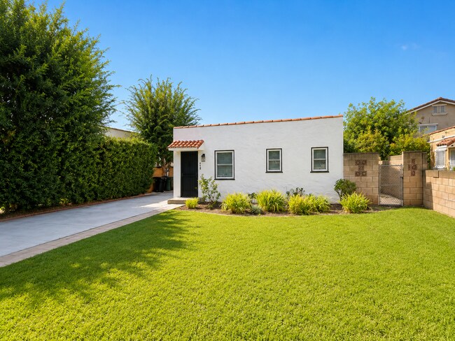 Building Photo - 440 E Puente St