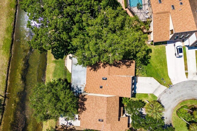 Building Photo - 1048 Raintree Dr