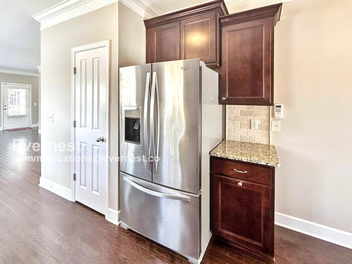 Building Photo - 744 Westcott Ln