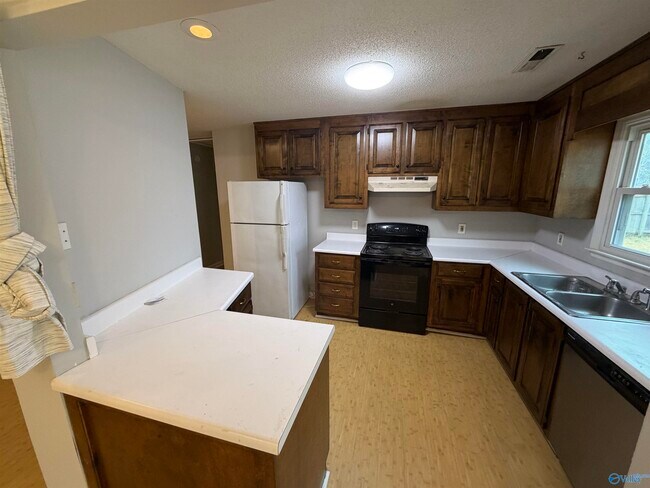 Building Photo - 15104 Balsam Dr SE