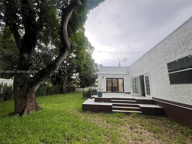 Building Photo - 130 SW 1st Ave