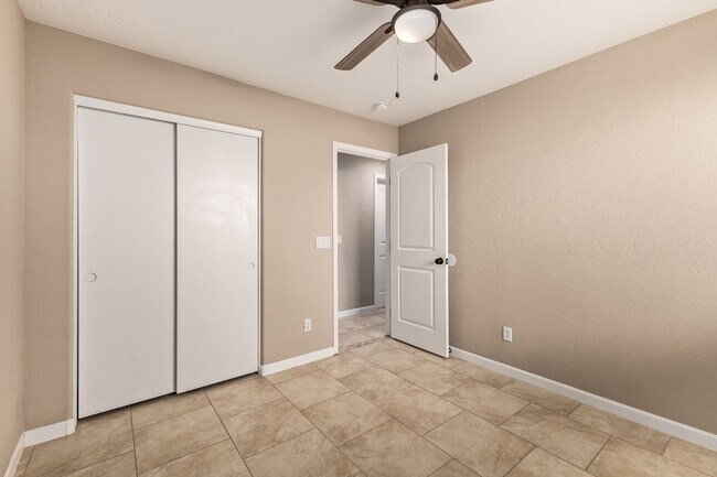 Building Photo - 10778 W Cambridge Ave