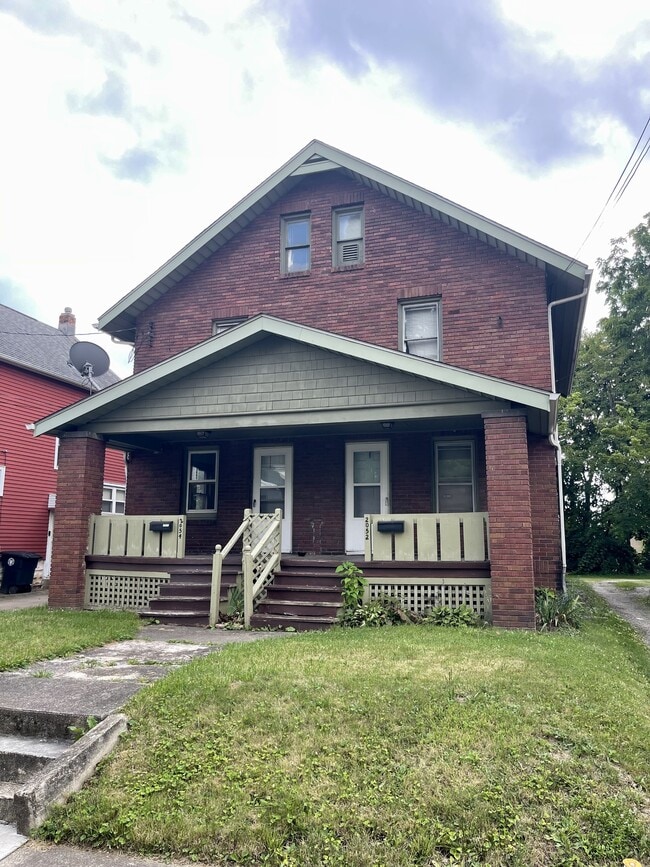 Building Photo - 2052 16th St SW