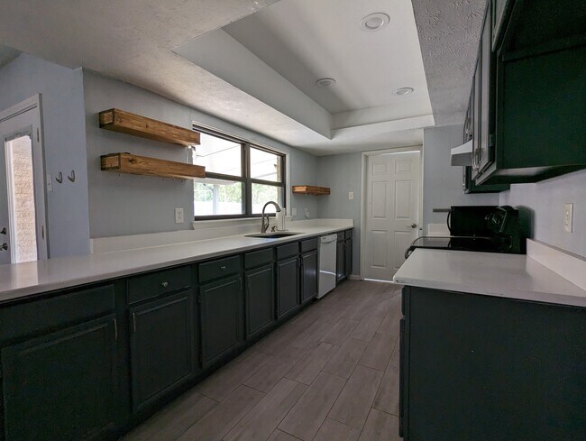 Building Photo - 944 Mossvine Dr