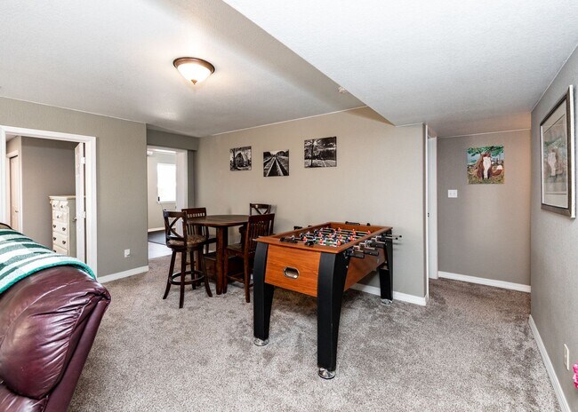 Building Photo - Fabulous 6 bedroom + office D20 Home with ...