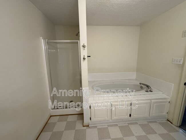 Building Photo - 200 Maryfield Ct