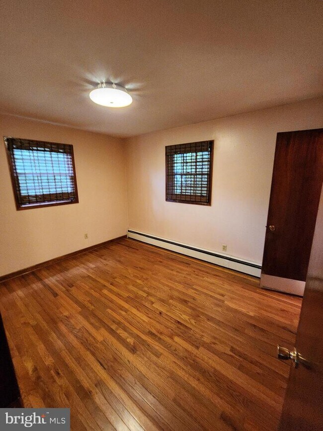 Building Photo - 17158 Ferry Dock Rd