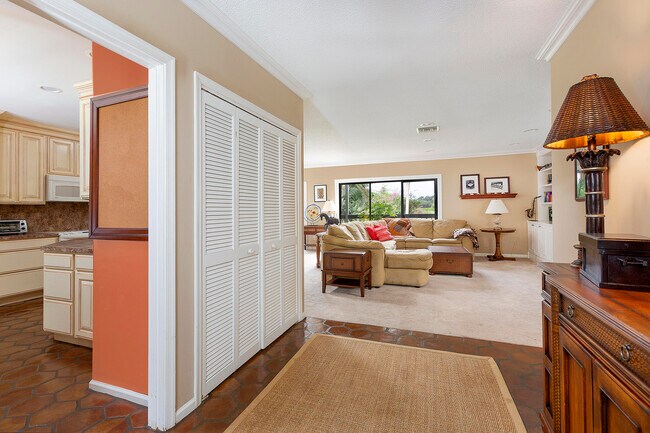 Building Photo - 11355 Pond View Dr