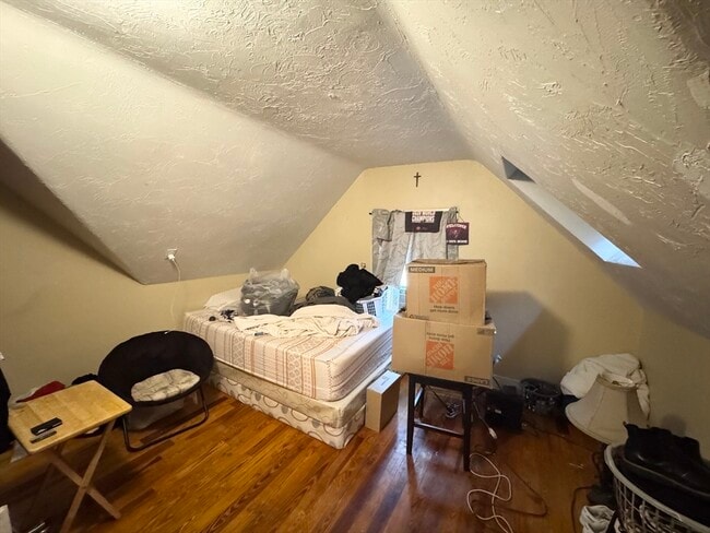 Building Photo - 198 Reed St