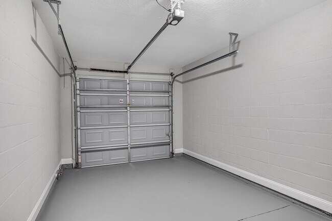 Building Photo - 14 Bunker View Dr